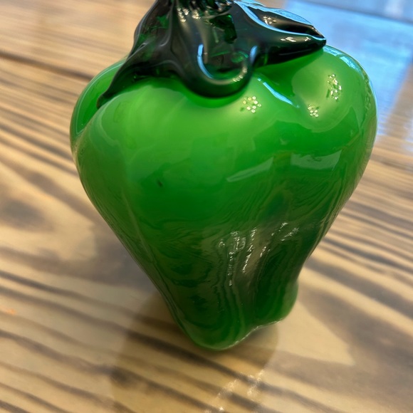Hand blown green pepper vegetable bell pepper art glass - Picture 9 of 9
